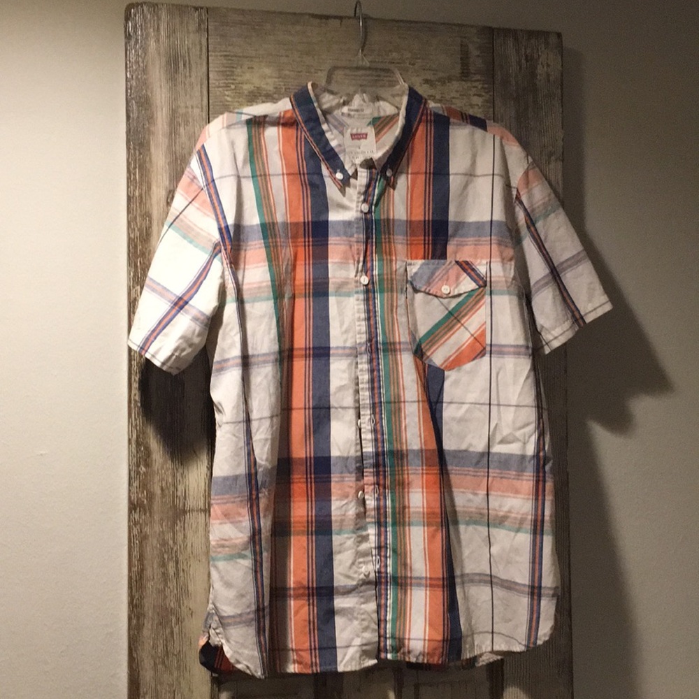 Levi’s short sleeve XL!